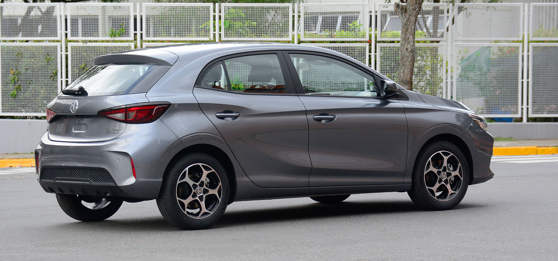 MG_3 HYBRID_0002_11 MG_3 HYBRID_0002_11
